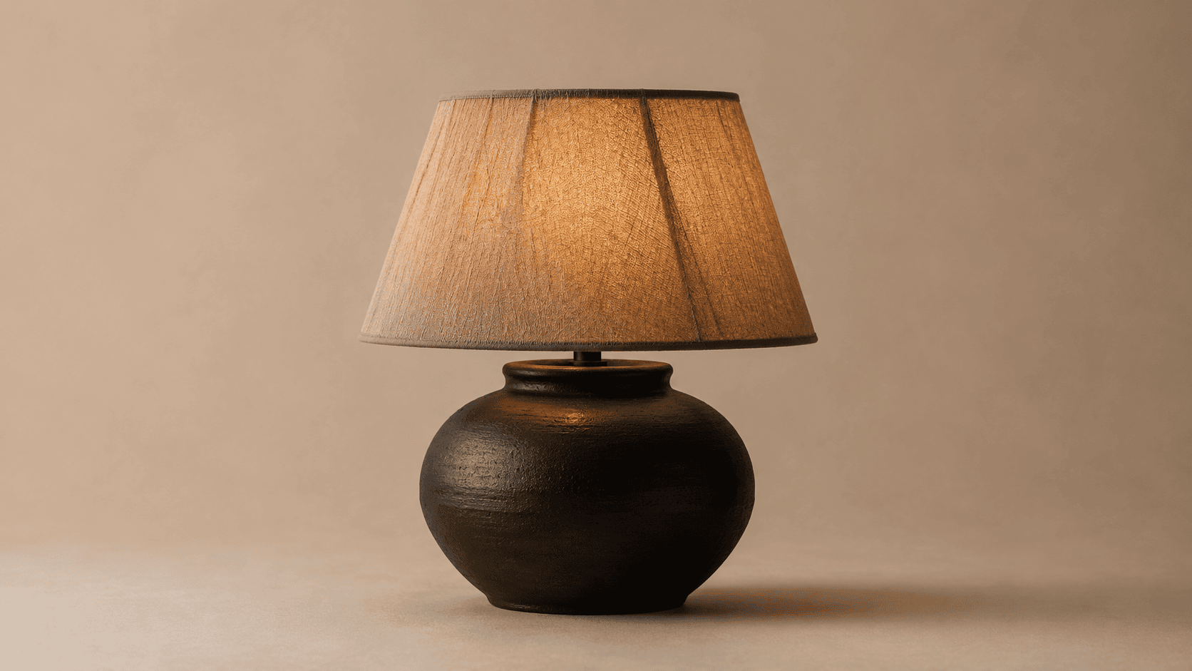 Ceramic table lamp with natural linen shade
